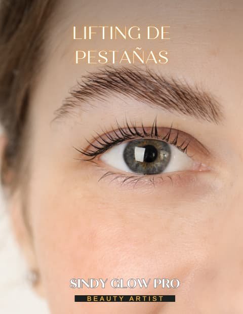 Resultado del lifting de pestañas ofrecido por Sindy Glow Pro en Houston, mostrando pestañas elevadas y curvadas